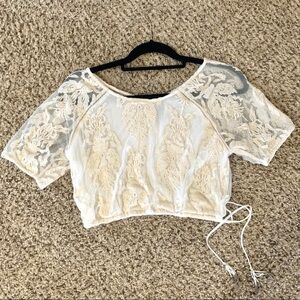 Kendall And Kylie•Cream Lace Shortsleeve Crop Top